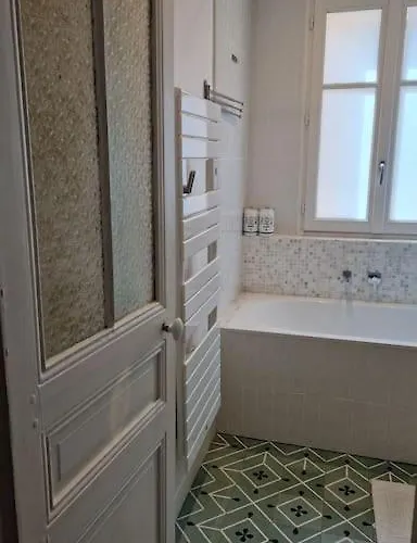 Parc Montsouris 14eme-le Calme Et Le Charme *